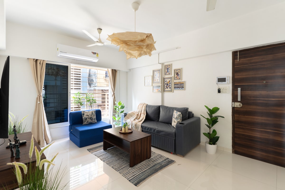 Aesthetic, Modern 2bhk near BKC & Airport with private bathtub in Mumbai