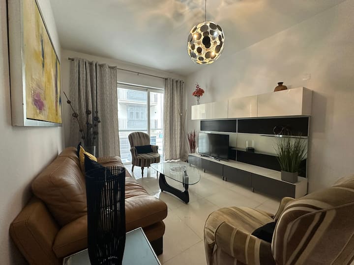 Central Sliema 3 Br Apartment With Private Yard - 발레타