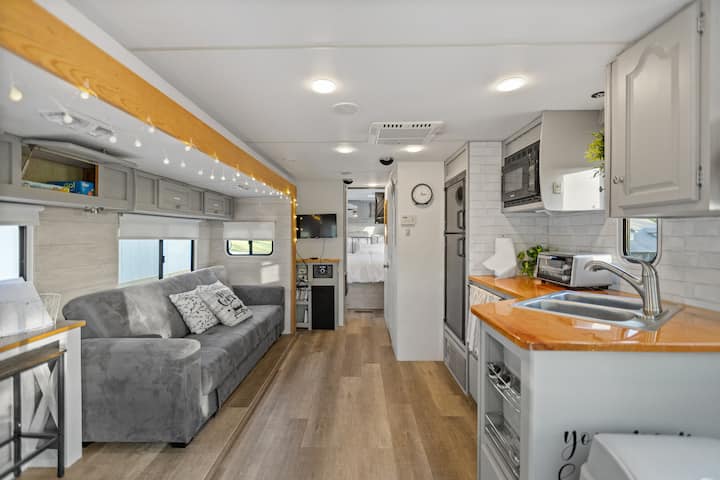 Glamping Camper. Direct Access To Brimstone Trails - Rugby, TN