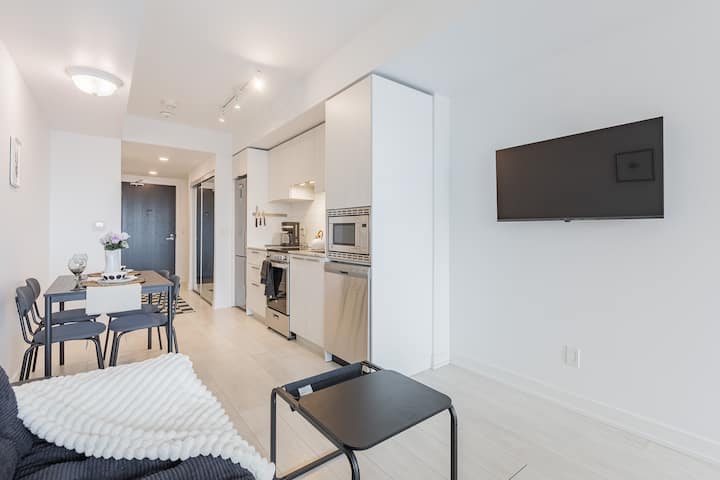 Downtown Toronto Studio W/balcony & Fast Wifi - Toronto