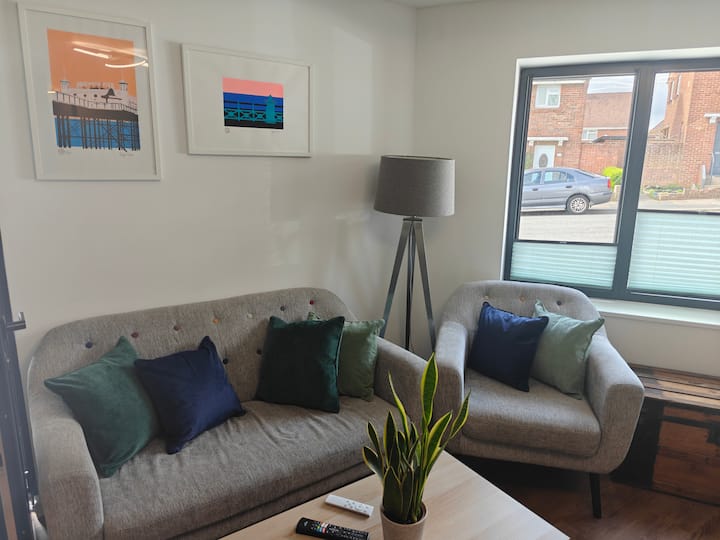Modern & Stylish Private Retreat - Brighton Marina