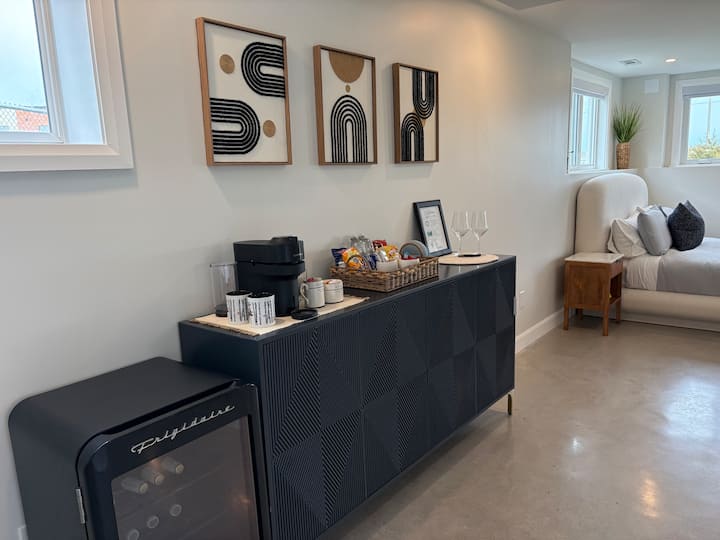 Loyalist Sunset - Walkout Basement Suite - Kingston