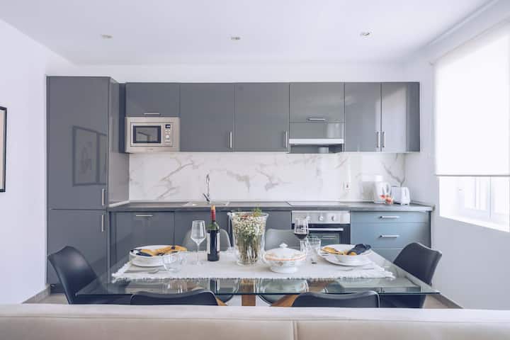 Modern 2-bedroom Apartment In Gibraltar Town. - Gibraltar