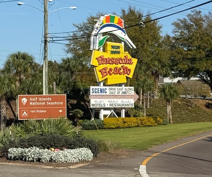 Eazy Breezy Getaway - Pensacola Beach, FL