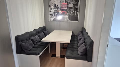 Beliebte Airbnb-Anzeige: Modern 4-Bedroom Vacation Apartment, Netflix in Hochheide