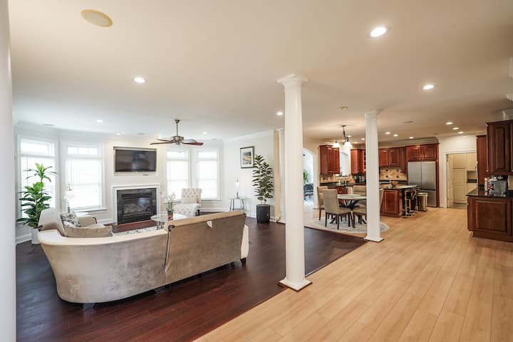 Luxury Mansion • Game Room • Piano • 4br Tvs - 로치 로먼드