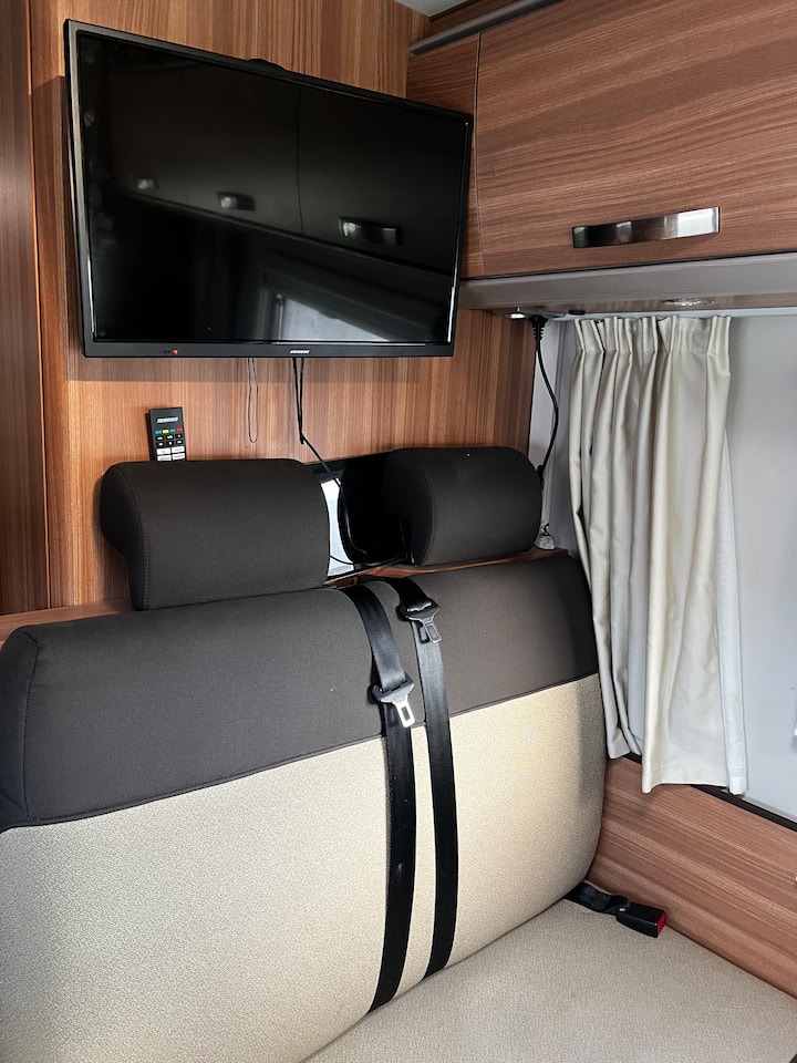 The Rock / Heimaklettur Campervan - 아이슬란드
