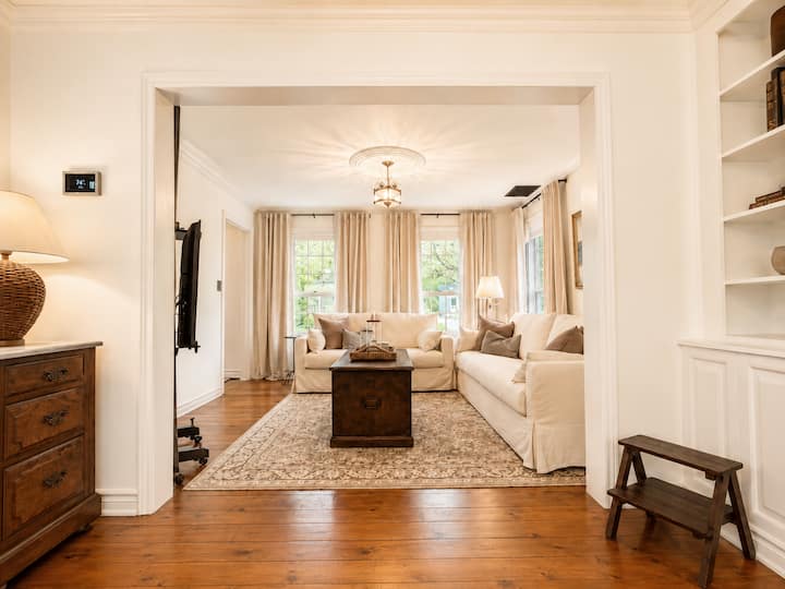 The White Haus | Boutique | Historic Park | Winery - Youngstown, NY
