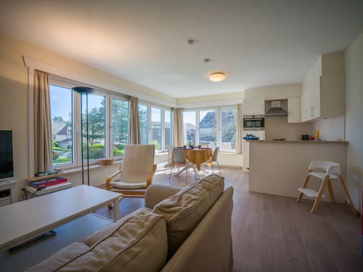 Relax & Sea: Charming 2br Apartment Near The Beach - Blankenberge