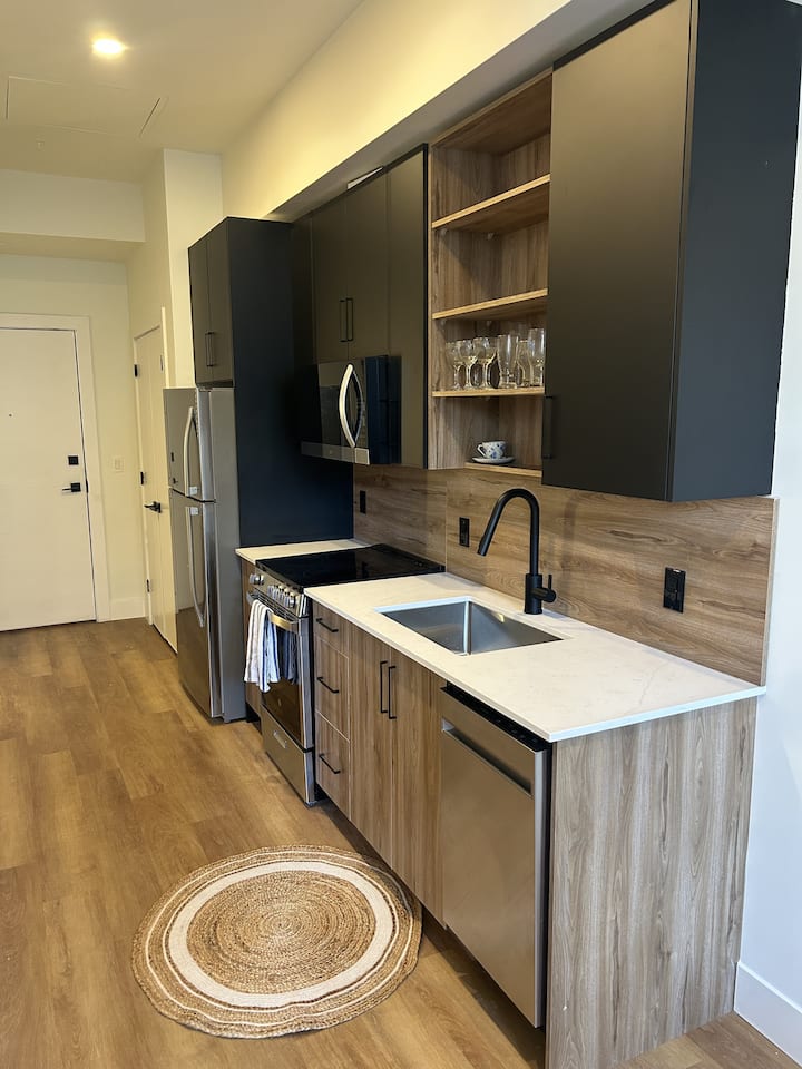High Ceilings, Lots Of Light, Downtown Location - Halifax