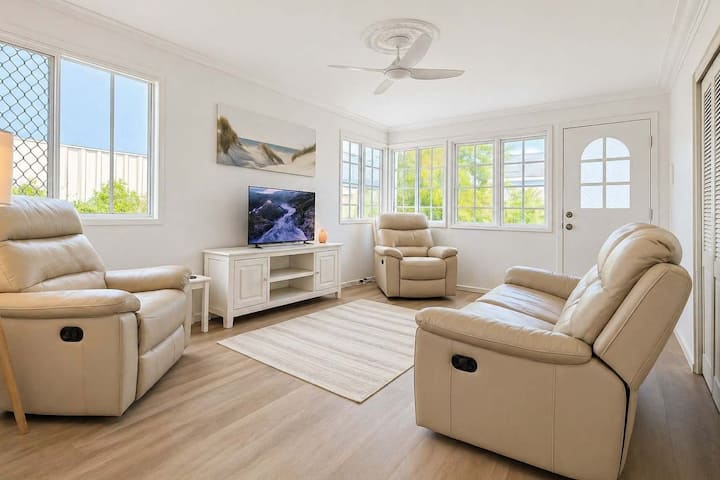 Cozy Runaway Bay Stay | Coffee, Wifi & Comfort - Gold Coast