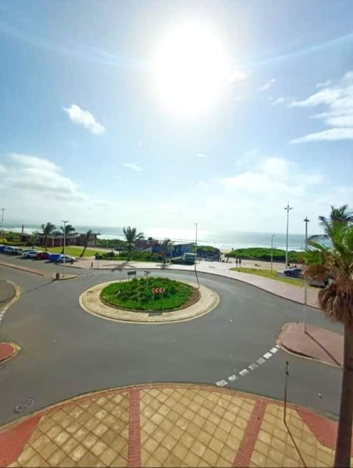 Tenbury Ocean Views | 2br Beachfront Gem - Durban