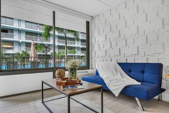 Modern 1br 8 Mins To Disney | Pool, Gym, Sleeps 4 - Celebration