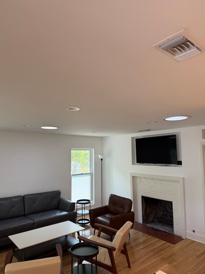Culver City 2br | Ideal For Long Stays | Walkable - Culver City, CA