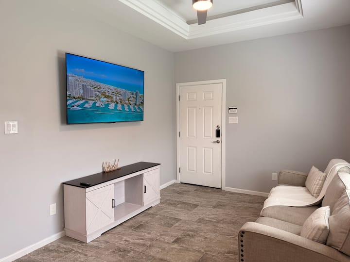 Gated Luxury Condo | 435mbps Wi-fi + King Bed - 에덴부르그