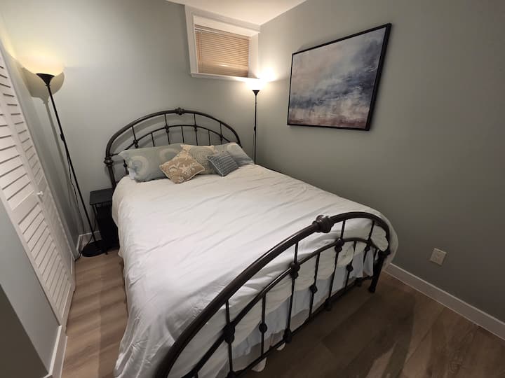 Central 1 Bedroom Suite Near Main St - Vancouver