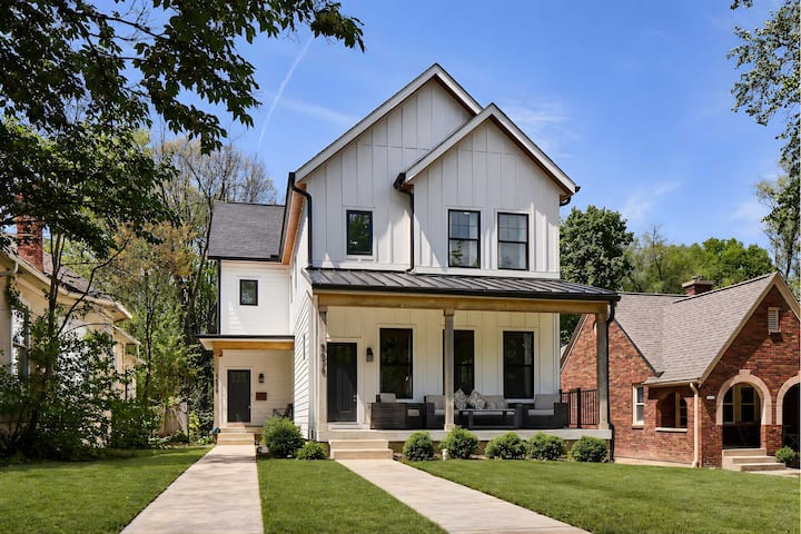 Luxury 4br Retreat  Walkable  Game & Media Room - Indianapolis, IN
