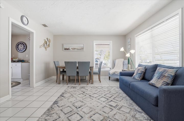 Charming Cottage/lg Patio/near Beaches, Pinecraft - Sarasota, FL