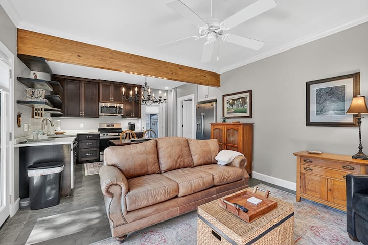 "Garottage" Mid-island Quiet Comfy Space - St. Simons, GA