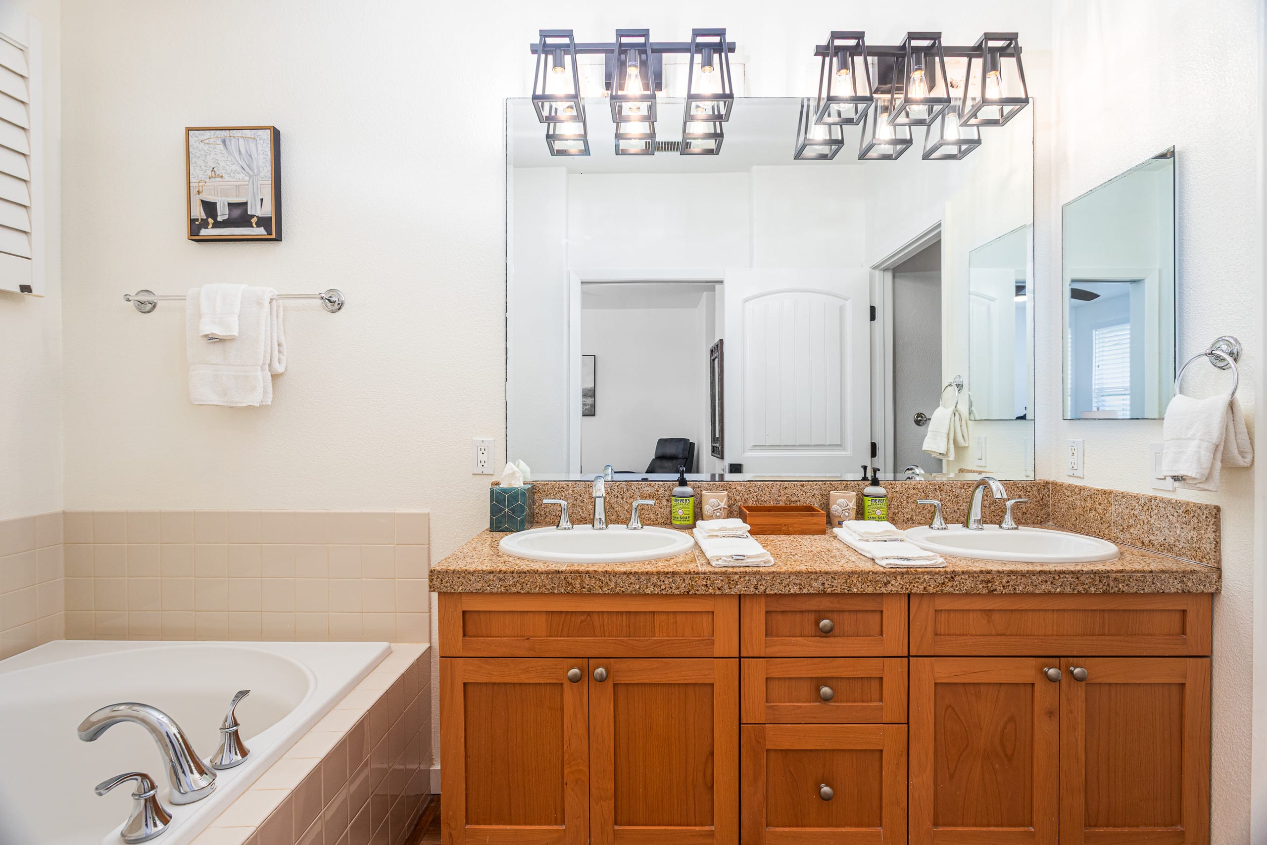 Home in Princeville · ★5.0 · 3 bedrooms · 4 beds · 2.5 baths - Image 15