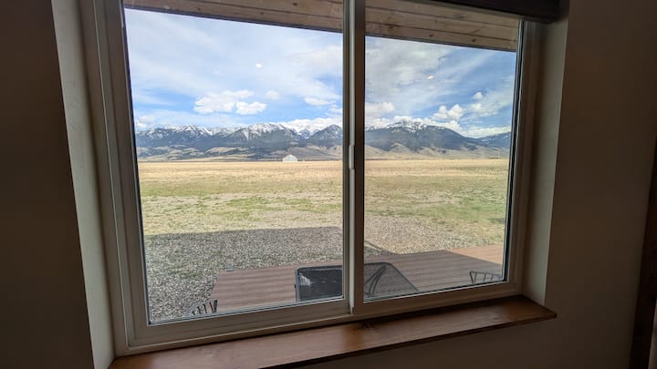Yellowstone Gateway Cabin. Quiet W/ Great Views - Montana