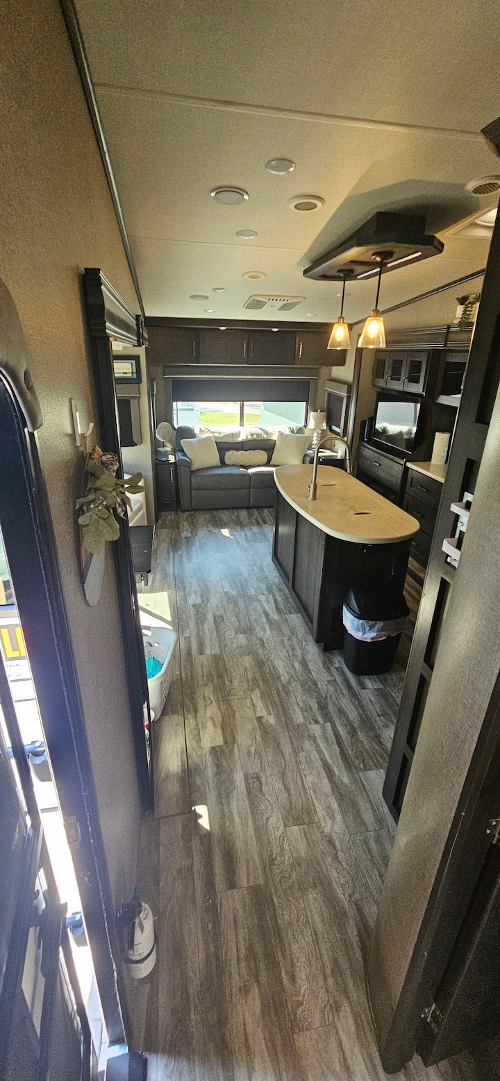 Cozy Rv, Close To Beach, 2br+ Bunk, Pool, Gym - 