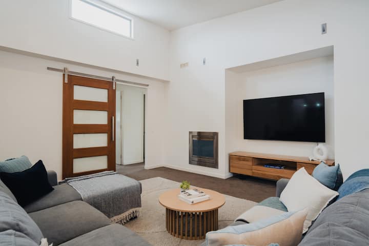 Seabreeze Pacific Drive - Torquay - Sleeps 11! - Torquay