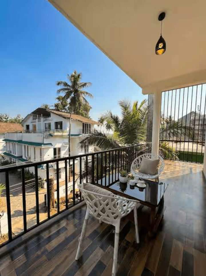 Balcony image 13