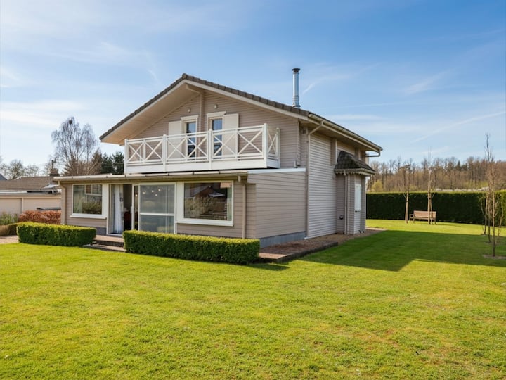 Chalet Familial Soigné Avec Grand Jardin - Hotton