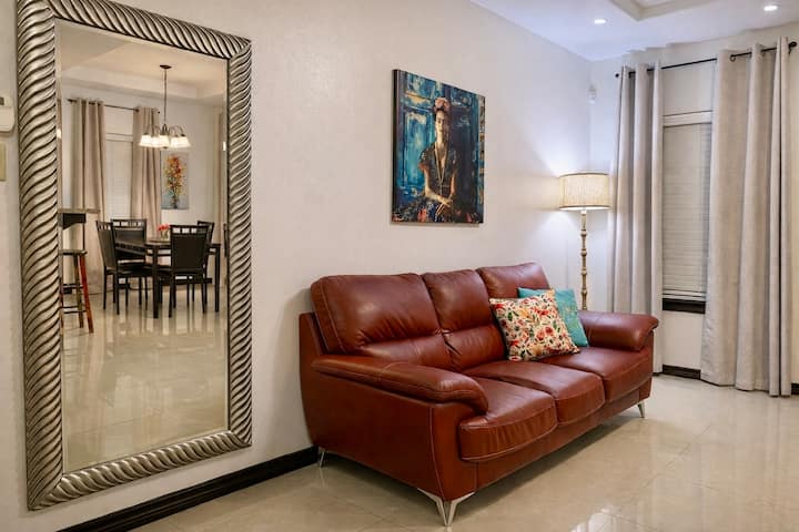 Corazón De México Apt - Great Location 2br/2ba - Laredo, TX