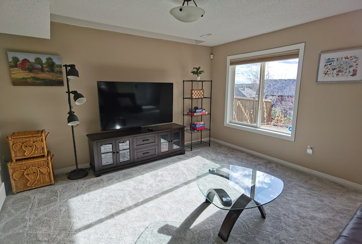 Cozy Basement Suite With Private Entrance - Calgary