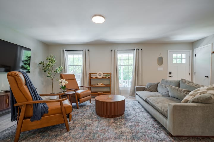 Spacious 3br Renovated Home With Dog Friendly Yard - Raleigh