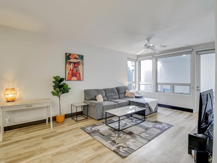 Spacious New Unit - Prime Location - Los Angeles, CA