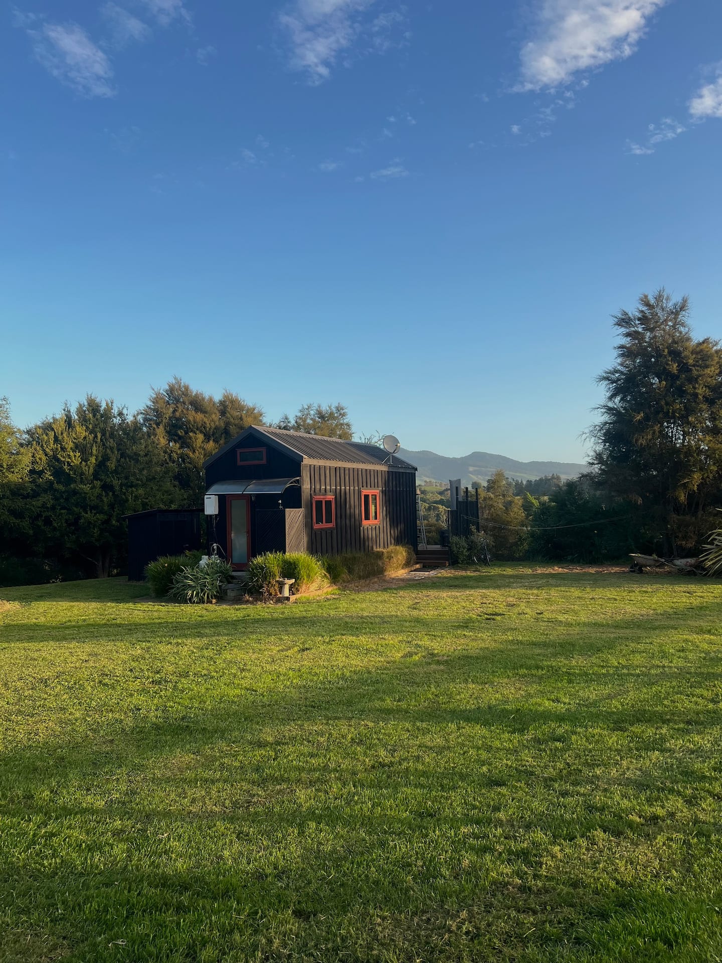 Peaceful Tiny House Overlooking Lake Karapiro 2