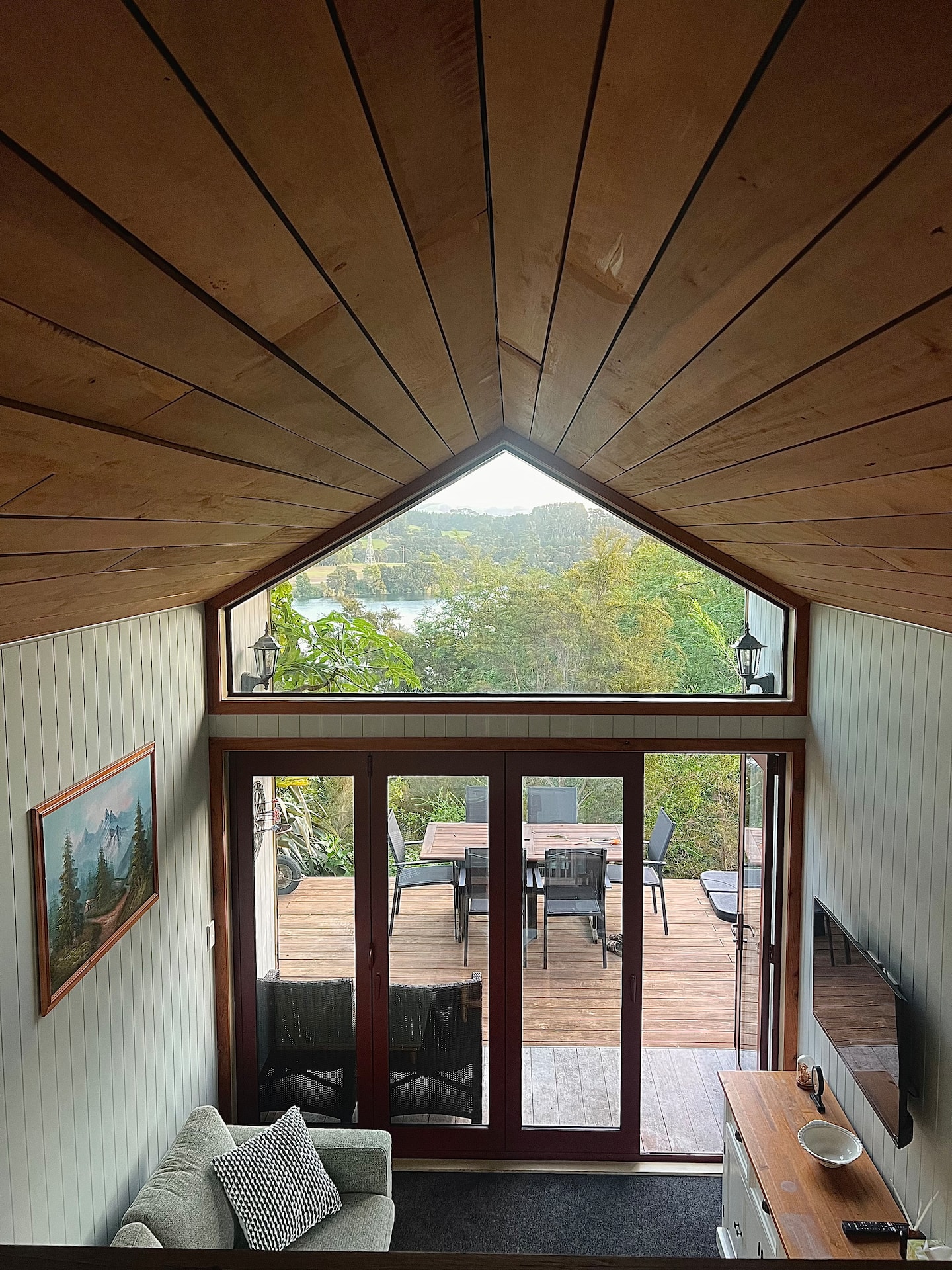 Peaceful Tiny House Overlooking Lake Karapiro 1
