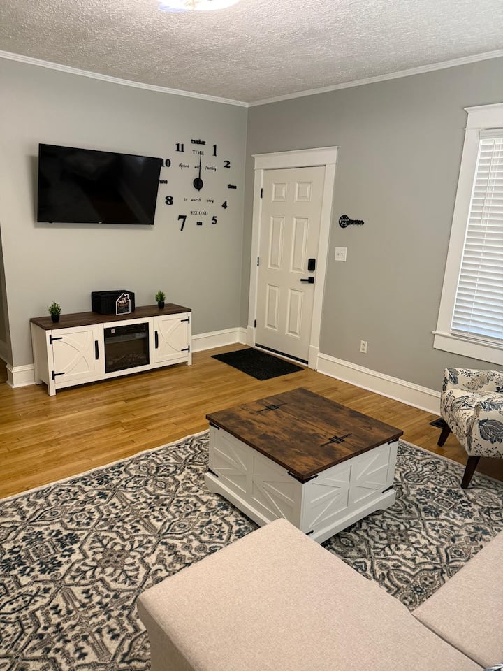 Historical Apartments #1&2 - Sleeps 7-14 In Tupelo - Tupelo, MS