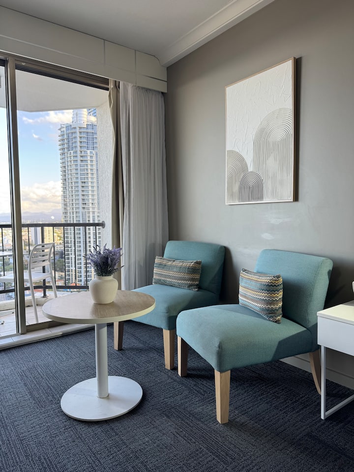 High Floor Scenic Stay At The Heart Of Surfers Par - Surfers Paradise