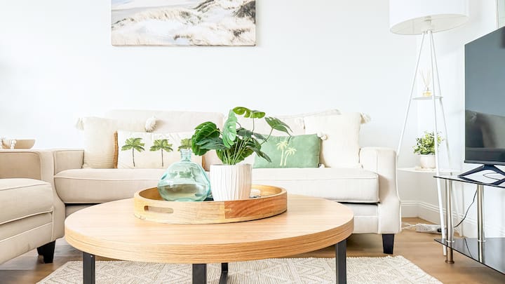 Surfers Home | Beach Stay | Sleeps 8 |Free Parking - Surfers Paradise