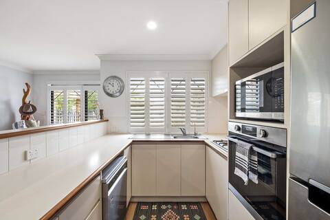 Top Airbnb: Anchor by the Bay, town and beach Busselton in West Busselton