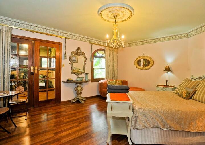 The French Room Includes Private Balcony - Wingham