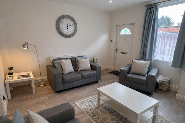 Midsummer Cottage | Heart Of Town, Patio, Parking - Stratford-upon-Avon