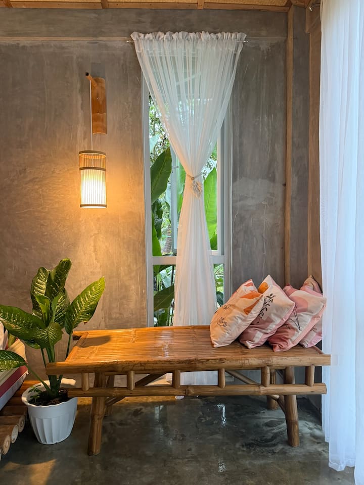 Farmhouse Staycation With Mountain Views - Pili