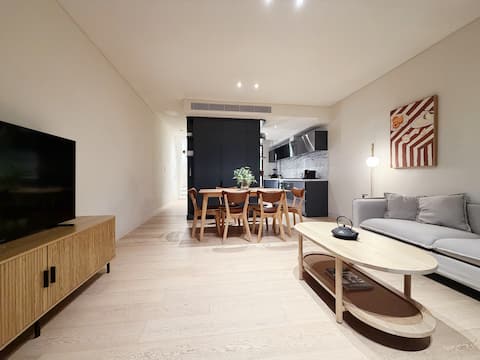Successful Airbnb property: Luxury by Fish Market, Harbour, Parking, A/C, Lift in Pyrmont