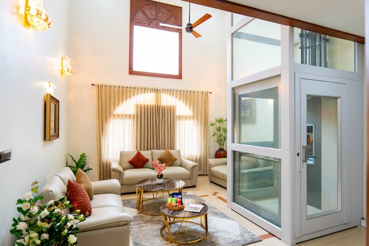 4bhk Mansion With Pvt Pool, Theatre, Garden & Lift - Kochi