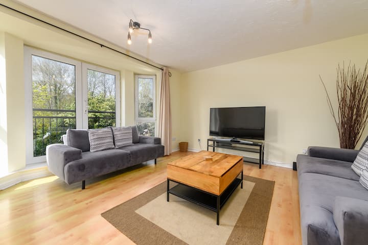 Stylish 2bed Flat-free Parking & Bay + City Access - Cardiff