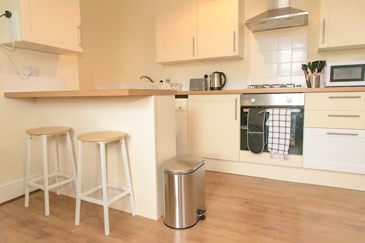 2 Bed Seaside Flat In Southsea - Entire Apartment - Portsmouth