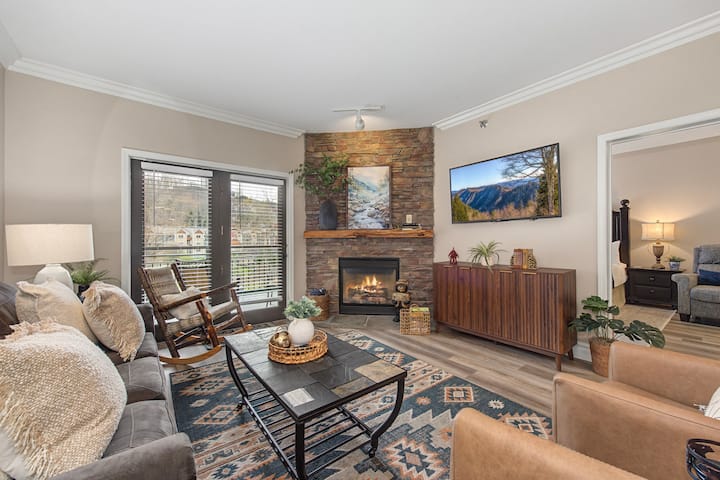Baskins Creek 306 | Balcony W/pool + Hot Tub View - Gatlinburg, TN