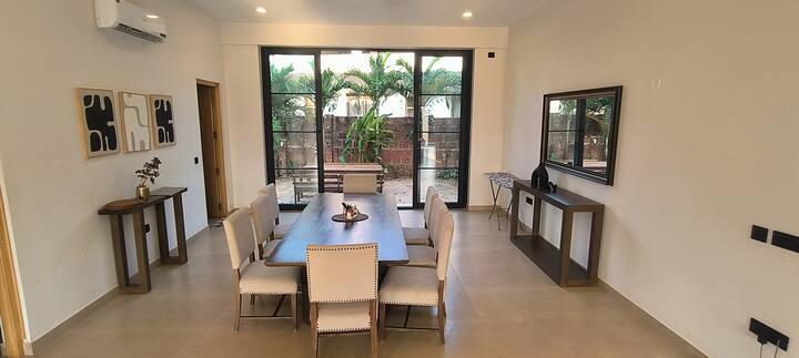 Dining area image 1