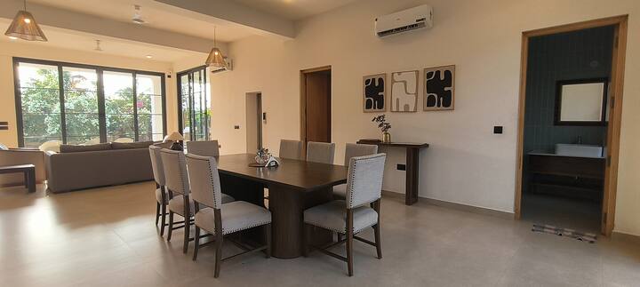 Dining area image 2