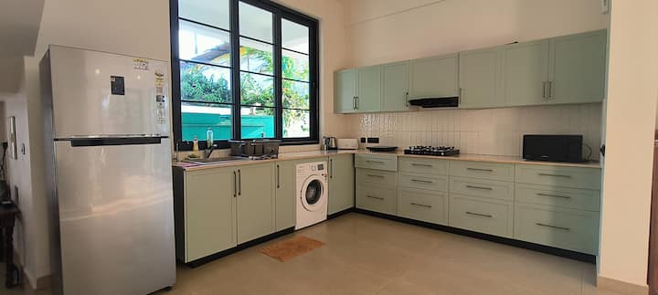 Full kitchen image 1
